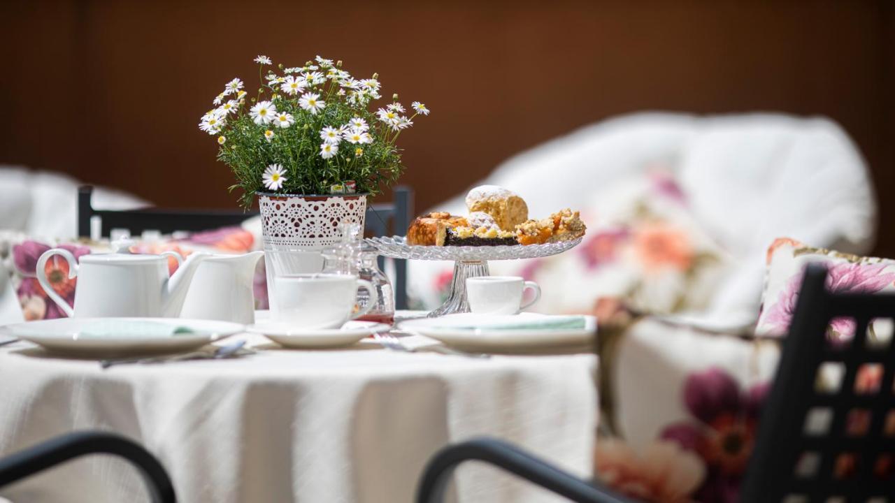 Natura Boutique Chalet Wellness Spa Dobbiaco Esterno foto
